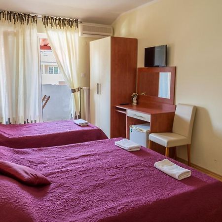 Pag Marina Rooms & Apartment Buitenkant foto