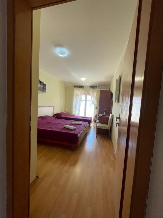 Pag Marina Rooms & Apartment Buitenkant foto