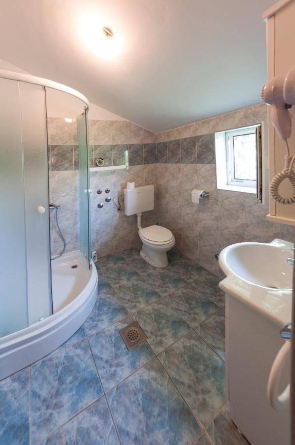 Pag Marina Rooms & Apartment Buitenkant foto