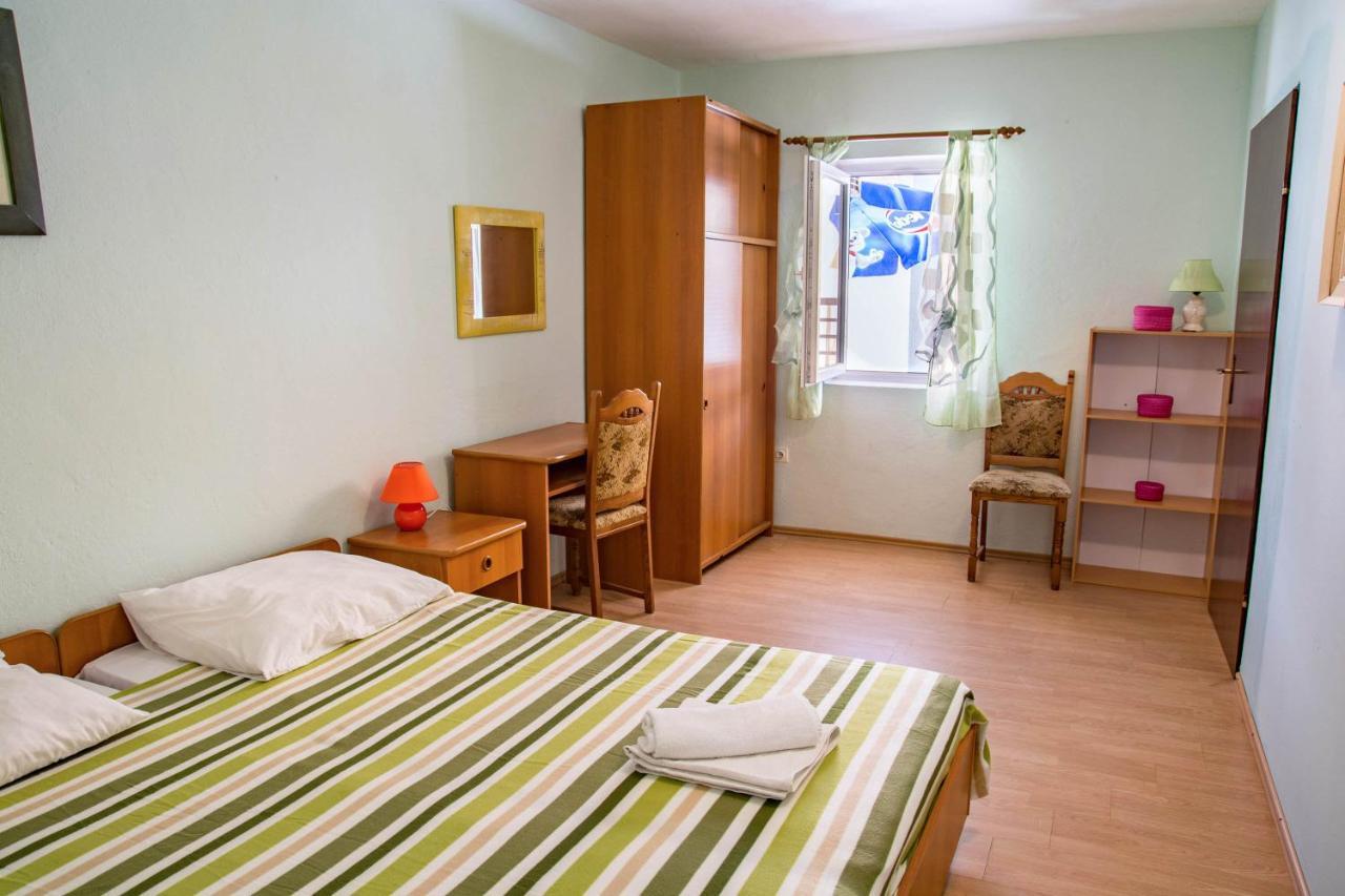 Pag Marina Rooms & Apartment Buitenkant foto