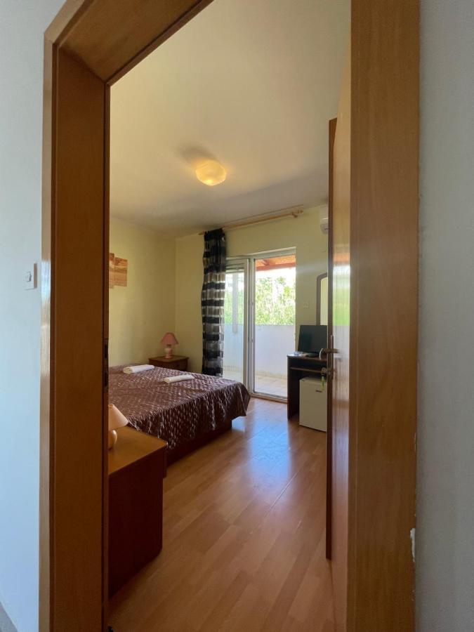 Pag Marina Rooms & Apartment Buitenkant foto