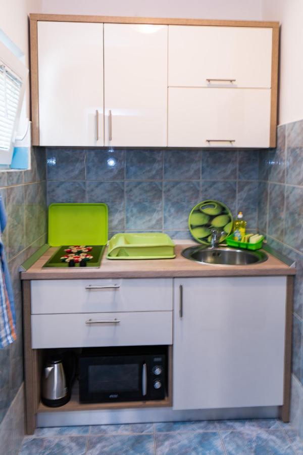 Pag Marina Rooms & Apartment Buitenkant foto